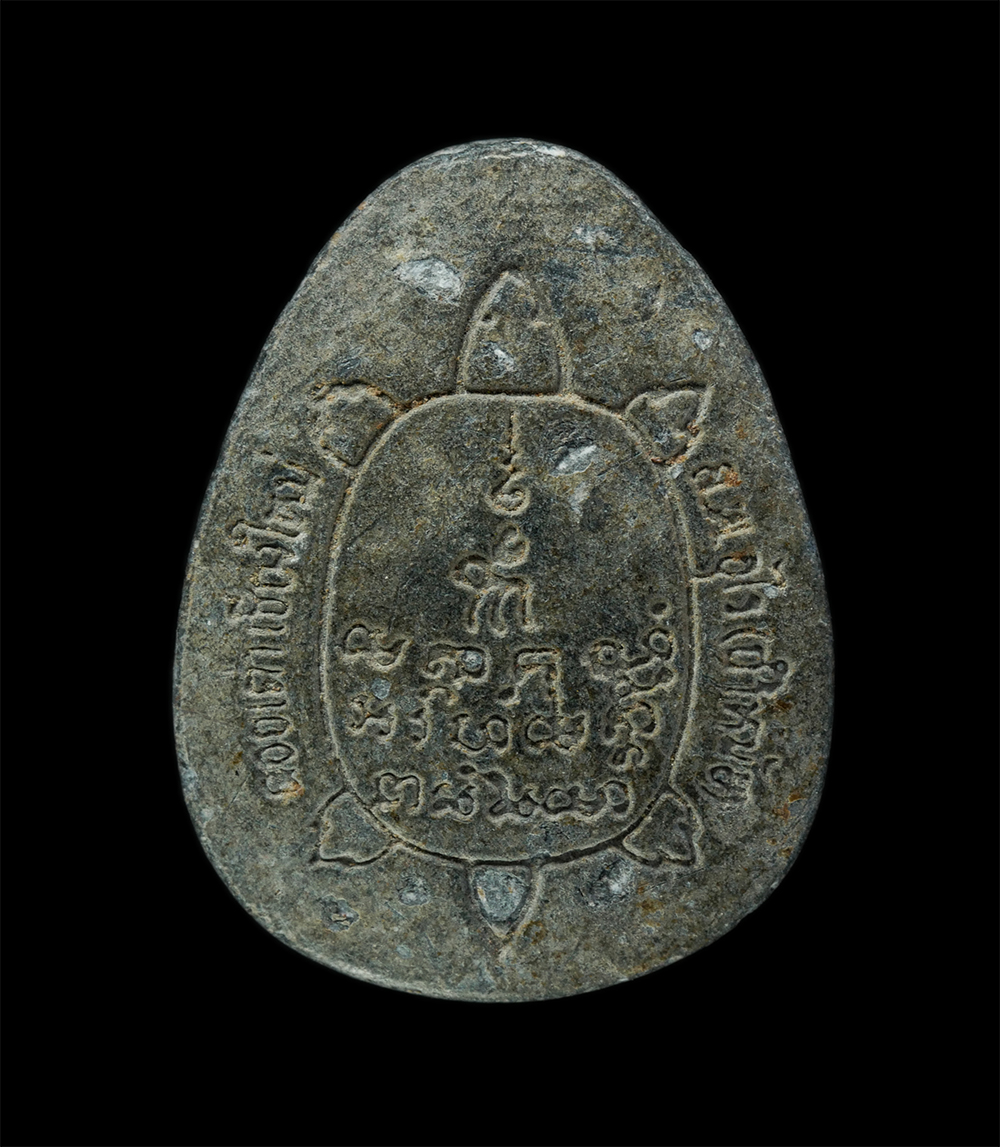 22Nov24 (41)p.jpg - พระปิดตาหลังพญาเต่าเรือน หลวงพ่ออุไร สำนักวิปัสสนาสุวรรณคูหา(ถ้ำหม้อ) อ.ดอยเต่า จ.เชียงใหม่ ปี2535 เนื้อผงพุทธคุณ ผงว่าน ใบลาน พระเก่าสวย มวลสารดี น่า [..] | https://kamulet.in.th